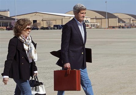 U.S. Secretary of State John Kerry and his wife Teresa Heinz Kerry board a second plane after their original aircraft had mechanical problem U.S. Secretary of State John Kerry and his wife Teresa Heinz Kerry board a second plane after their original aircraft had mechanical problem