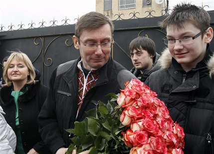 Ukraine's former interior minister Yuri Lutsenko (2nd L) receives flowers after leaving a prison in the settlement of Makoshino, with his wi Ukraine's former interior minister Yuri Lutsenko (2nd L) receives flowers after leaving a prison in the settlement of Makoshino, with his wi