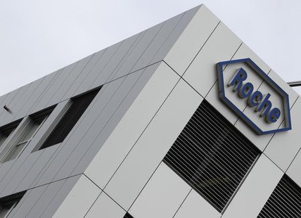 The logo of the Swiss drugmaker Roche is seen on a factory in Burgdorf near Bern November 17, 2010. REUTERS/Pascal Lauener The logo of the Swiss drugmaker Roche is seen on a factory in Burgdorf near Bern November 17, 2010. REUTERS/Pascal Lauener
