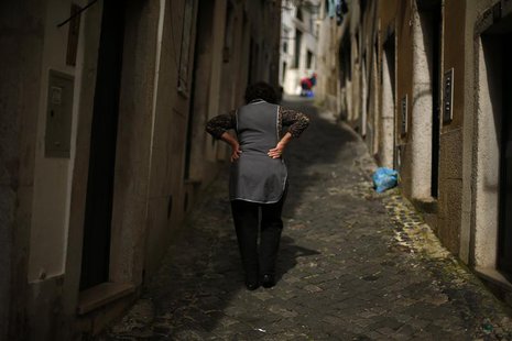 A woman walks at Alfama neighbourhood in Lisbon April 8, 2013. REUTERS/Rafael Marchante A woman walks at Alfama neighbourhood in Lisbon April 8, 2013. REUTERS/Rafael Marchante
