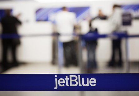 Customers check in at a JetBlue Airways counter at LaGuardia Airport in New York April 5, 2012. REUTERS/Lucas Jackson Customers check in at a JetBlue Airways counter at LaGuardia Airport in New York April 5, 2012. REUTERS/Lucas Jackson