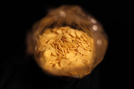 A bag of corn flakes is seen in Bucharest April 23, 2012. REUTERS/Bogdan Cristel A bag of corn flakes is seen in Bucharest April 23, 2012. REUTERS/Bogdan Cristel