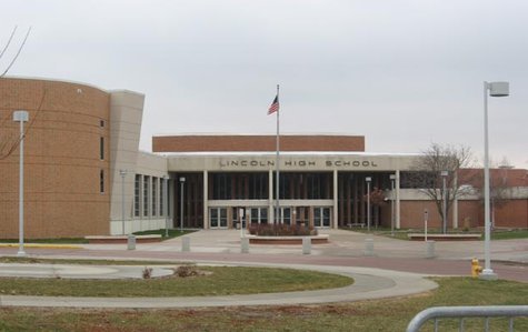 Sioux Falls Lincoln High School - Wikimedia photo by AlexiusHoratius Sioux Falls Lincoln High School - Wikimedia photo by AlexiusHoratius