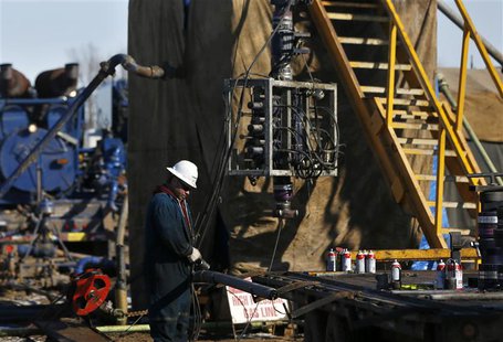 A man works at an oil fracking pump site in McKenzie County outside of Williston, North Dakota March 12, 2013. REUTERS/Shannon Stapleton A man works at an oil fracking pump site in McKenzie County outside of Williston, North Dakota March 12, 2013. REUTERS/Shannon Stapleton