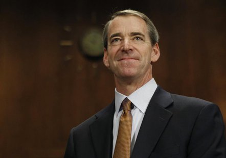 American Airlines and AMR Corporation Chairman and CEO Thomas Horton appears before the Senate Judiciary Committee in Washington March 19, 2 American Airlines and AMR Corporation Chairman and CEO Thomas Horton appears before the Senate Judiciary Committee in Washington March 19, 2