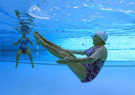 Elderly residents of the Sun City retirement community swim in a pool in Sun City, Arizona, January 9, 2013. REUTERS/Lucy Nicholson Elderly residents of the Sun City retirement community swim in a pool in Sun City, Arizona, January 9, 2013. REUTERS/Lucy Nicholson
