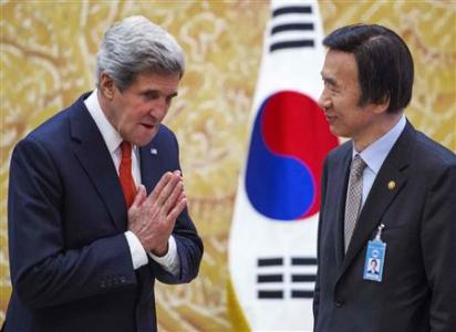 U.S. Secretary of State John Kerry (L) gestures to South Korea's Foreign Minister Yun Byung-se shortly before the arrival of South Korean's President Park Geun-hye at the presidential Blue House in Seoul April 12, 2013. REUTERS/Paul J. Richards/Pool U.S. Secretary of State John Kerry (L) gestures to South Korea's Foreign Minister Yun Byung-se shortly before the arrival of South Korean's President Park Geun-hye at the presidential Blue House in Seoul April 12, 2013. REUTERS/Paul J. Richards/Pool