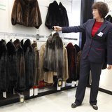 A sales woman displays a mink coat to customers at a shopping mall in Shanghai, April 4, 2013. Fueled by demand for high-end clothing and lu A sales woman displays a mink coat to customers at a shopping mall in Shanghai, April 4, 2013. Fueled by demand for high-end clothing and lu
