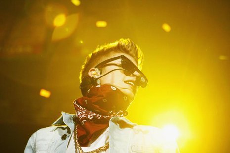 Justin Bieber performs at the Jingle Ball 2012 in Atlanta, Georgia December 12, 2012. REUTERS/Tami Chappell Justin Bieber performs at the Jingle Ball 2012 in Atlanta, Georgia December 12, 2012. REUTERS/Tami Chappell