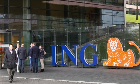 Employees of ING group take a break in front of their office in Amsterdam November 7, 2012. REUTERS/Michael Kooren Employees of ING group take a break in front of their office in Amsterdam November 7, 2012. REUTERS/Michael Kooren