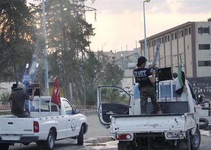 Members of the Free Syrian Army fire weapons mounted on a pick-up truck in Deir al-Zor April 14, 2013. Picture taken April 14, 2013. REUTERS Members of the Free Syrian Army fire weapons mounted on a pick-up truck in Deir al-Zor April 14, 2013. Picture taken April 14, 2013. REUTERS
