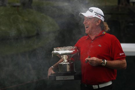 Miguel Angel Jimenez of Spain poses with his trophy and a cigar after winning the Hong Kong Open golf tournament November 18, 2012. REUTERS/ Miguel Angel Jimenez of Spain poses with his trophy and a cigar after winning the Hong Kong Open golf tournament November 18, 2012. REUTERS/