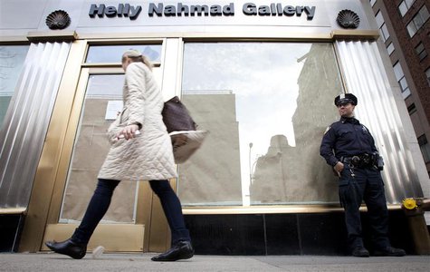 A police officer stands outside the Helly Nahmad Gallery on the Upper East Side in New York, April 16, 2013. REUTERS/Carlo Allegri A police officer stands outside the Helly Nahmad Gallery on the Upper East Side in New York, April 16, 2013. REUTERS/Carlo Allegri
