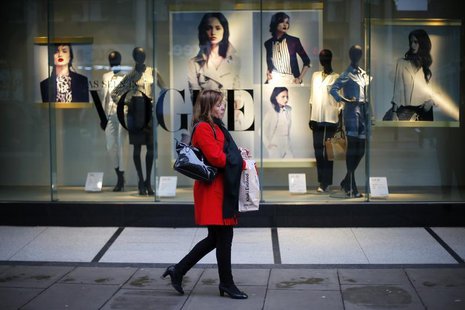A pedestrian walks past a branch of Marks and Spencer on Oxford Street, central London April 11, 2013.REUTERS/Andrew Winning A pedestrian walks past a branch of Marks and Spencer on Oxford Street, central London April 11, 2013.REUTERS/Andrew Winning