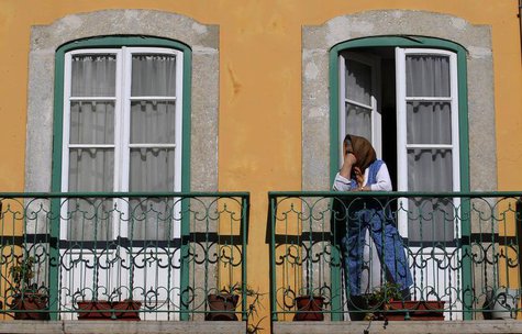 A woman watches a demonstration against government policies from her balcony in Lisbon April 17, 2013. REUTERS/Jose Manuel Ribeiro A woman watches a demonstration against government policies from her balcony in Lisbon April 17, 2013. REUTERS/Jose Manuel Ribeiro