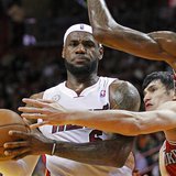 Miami Heat's LeBron James looks to pass as Milwaukee Bucks' Ersan Ilyasova (C) and Larry Sanders (R) defend in the first half of their NBA b Miami Heat's LeBron James looks to pass as Milwaukee Bucks' Ersan Ilyasova (C) and Larry Sanders (R) defend in the first half of their NBA b