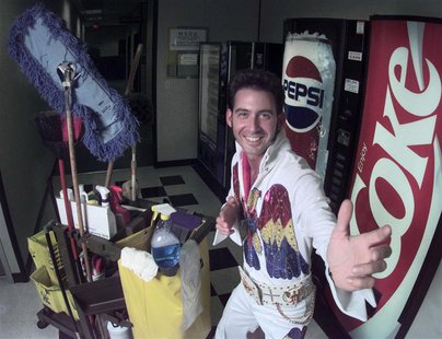 Paul Kevin Curtis is seen dressed as an Elvis Impersonator in this picture taken in 1999. REUTERS/Northeast Mississippi Daily Journal Paul Kevin Curtis is seen dressed as an Elvis Impersonator in this picture taken in 1999. REUTERS/Northeast Mississippi Daily Journal