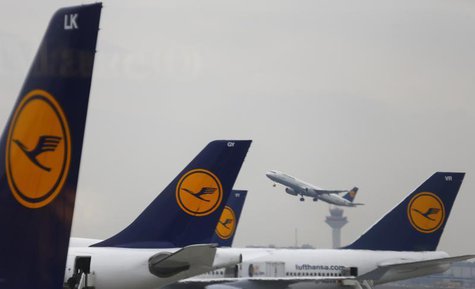 Aircraft of German air carrier Lufthansa are seen at the airline's main hub, the Fraport airport in Frankfurt, March 11 2013. REUTERS/Kai Pf Aircraft of German air carrier Lufthansa are seen at the airline's main hub, the Fraport airport in Frankfurt, March 11 2013. REUTERS/Kai Pf