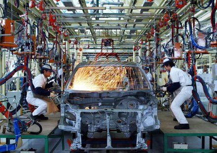 Chinese workers build a Honda CR-V SUV car in Wuhan, the capital of Hubei Province, April 24, 2004. REUTERS/China Photos Chinese workers build a Honda CR-V SUV car in Wuhan, the capital of Hubei Province, April 24, 2004. REUTERS/China Photos