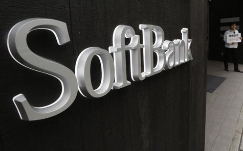 A Softbank Corp's employee stands in front of its branch in Tokyo April 17, 2013. REUTERS/Yuya Shino A Softbank Corp's employee stands in front of its branch in Tokyo April 17, 2013. REUTERS/Yuya Shino
