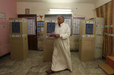 A resident votes at a polling station in Baghdad April 20, 2013. Iraqis voted for provincial councils on Saturday in their first ballot sinc A resident votes at a polling station in Baghdad April 20, 2013. Iraqis voted for provincial councils on Saturday in their first ballot sinc