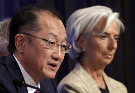 World Bank President Jim Yong Kim (L) speaks next to International Monetary Fund (IMF) Managing Director Christine Lagarde at a news confere World Bank President Jim Yong Kim (L) speaks next to International Monetary Fund (IMF) Managing Director Christine Lagarde at a news confere
