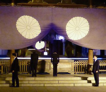 Japan's Finance Minister Taro Aso (2nd R) bows as he visits the Yasukuni Shrine in Tokyo, in this photo provided by Kyodo April 21, 2013. RE Japan's Finance Minister Taro Aso (2nd R) bows as he visits the Yasukuni Shrine in Tokyo, in this photo provided by Kyodo April 21, 2013. RE