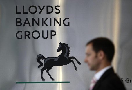 A pedestrian passes the head office of the Lloyds Banking Group in central London August 5, 2009. REUTERS/Stefan Wermuth A pedestrian passes the head office of the Lloyds Banking Group in central London August 5, 2009. REUTERS/Stefan Wermuth