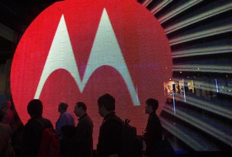 People pass by the Motorola booth during the 2011 International Consumer Electronics Show (CES) in Las Vegas, Nevada January 7, 2011. REUTER People pass by the Motorola booth during the 2011 International Consumer Electronics Show (CES) in Las Vegas, Nevada January 7, 2011. REUTER