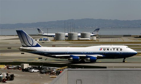 A United Airlines passenger jet taxis to a runway at San Francisco International Airport in San Francisco, California April 22, 2013. REUTER A United Airlines passenger jet taxis to a runway at San Francisco International Airport in San Francisco, California April 22, 2013. REUTER
