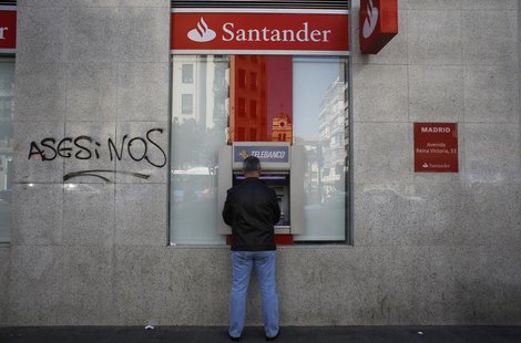 A man uses an ATM machine at a Santander bank branch in Madrid April 23, 2013. REUTERS/Susana Vera A man uses an ATM machine at a Santander bank branch in Madrid April 23, 2013. REUTERS/Susana Vera