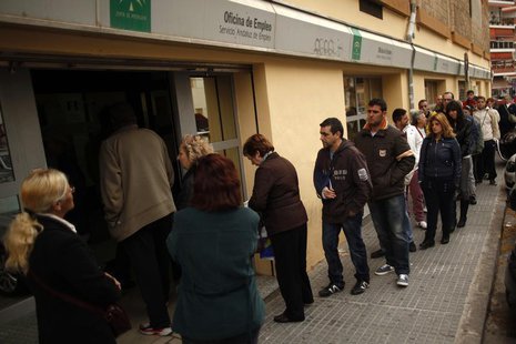 People wait in line to enter a government-run employment office in Malaga, southern Spain March 4, 2013. REUTERS/Jon Nazca People wait in line to enter a government-run employment office in Malaga, southern Spain March 4, 2013. REUTERS/Jon Nazca