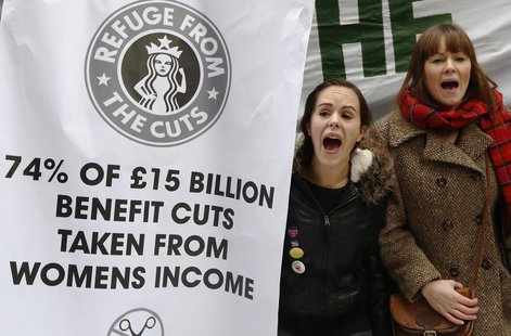Demonstrators protest outside a Starbucks coffee shop in central London December 8, 2012. REUTERS/Luke MacGregor Demonstrators protest outside a Starbucks coffee shop in central London December 8, 2012. REUTERS/Luke MacGregor