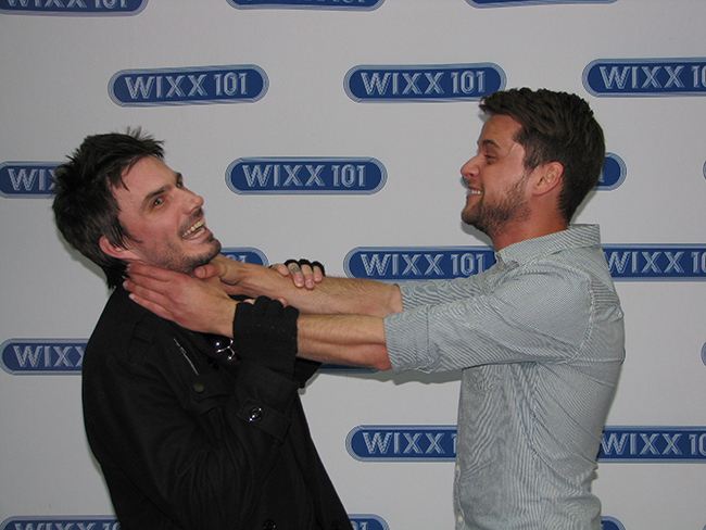 Matt Hires strangles Jake Kelly
