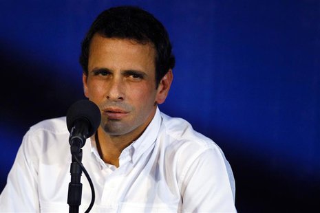 Venezuela's opposition leader Henrique Capriles pauses as he speaks to the media during a news conference in Caracas April 24, 2013. Venezue Venezuela's opposition leader Henrique Capriles pauses as he speaks to the media during a news conference in Caracas April 24, 2013. Venezue