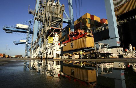 Crews load and unload consumer products at the Port of New Orleans along the Mississippi River in New Orleans, Louisiana June 23, 2010. REUT Crews load and unload consumer products at the Port of New Orleans along the Mississippi River in New Orleans, Louisiana June 23, 2010. REUT
