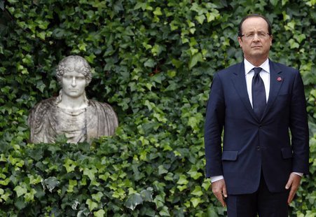 French President Francois Hollande attends as he arrives to meet Italy's Prime Minister Mario Monti at the Villa Madama in Rome September 4, French President Francois Hollande attends as he arrives to meet Italy's Prime Minister Mario Monti at the Villa Madama in Rome September 4,