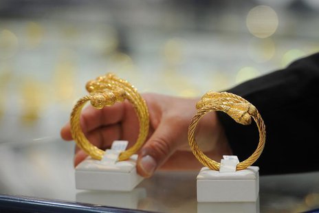 A woman looks at jewellery in a gold shop at Hamdan street in Abu Dhabi April 23, 2013. REUTERS/Ben Job A woman looks at jewellery in a gold shop at Hamdan street in Abu Dhabi April 23, 2013. REUTERS/Ben Job