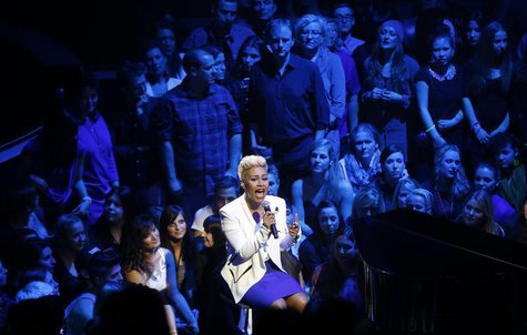 Scottish singer Emeli Sande performs during the Echo music awards ceremony in Berlin, March 21, 2013. Picture taken March 21, 2013. REUTERS/ Scottish singer Emeli Sande performs during the Echo music awards ceremony in Berlin, March 21, 2013. Picture taken March 21, 2013. REUTERS/