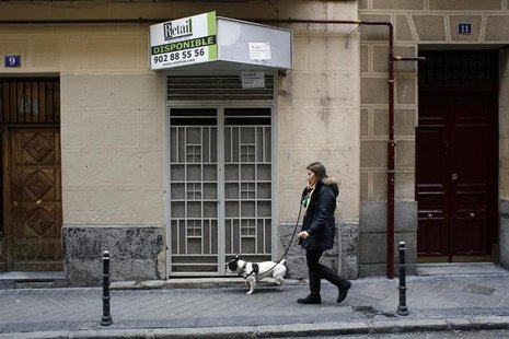 A woman walks past a closed down business in Madrid March 27, 2013. REUTERS/Juan Medina A woman walks past a closed down business in Madrid March 27, 2013. REUTERS/Juan Medina