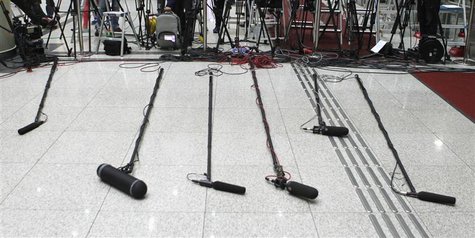 TV microphones are arranged near South Korean workers and businessmen returning from North Korea to South Korea at the customs, immigration TV microphones are arranged near South Korean workers and businessmen returning from North Korea to South Korea at the customs, immigration