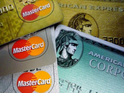 American Express and MasterCard credit cards are shown in Washington June 25, 2008. REUTERS/Jim Bourg American Express and MasterCard credit cards are shown in Washington June 25, 2008. REUTERS/Jim Bourg