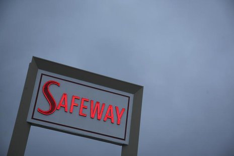 A sign for a Safeway grocery store is shown in San Francisco, California, February 23, 2009. REUTERS/Robert Galbraith A sign for a Safeway grocery store is shown in San Francisco, California, February 23, 2009. REUTERS/Robert Galbraith