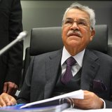 Saudi Arabian Oil Minister Ali al-Naimi listens to journalist during an OPEC meeting in Vienna December 12, 2012. REUTERS/Heinz-Peter Bader