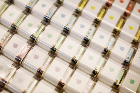 A table of the iPod nano is seen at the Apple Store during Black Friday in San Francisco, California, November 23, 2012. REUTERS/Stephen Lam A table of the iPod nano is seen at the Apple Store during Black Friday in San Francisco, California, November 23, 2012. REUTERS/Stephen Lam