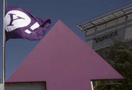The Yahoo logo is shown at the company's headquarters in Sunnyvale, California April 16, 2013. REUTERS/Robert Galbraith The Yahoo logo is shown at the company's headquarters in Sunnyvale, California April 16, 2013. REUTERS/Robert Galbraith