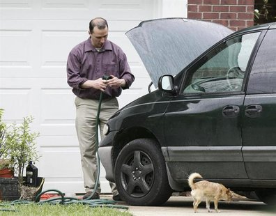 Everett Dutschke works on his mini-van in his driveway in Tupelo Mississippi on April 26, 2013. REUTERS/Thomas Wells Everett Dutschke works on his mini-van in his driveway in Tupelo Mississippi on April 26, 2013. REUTERS/Thomas Wells