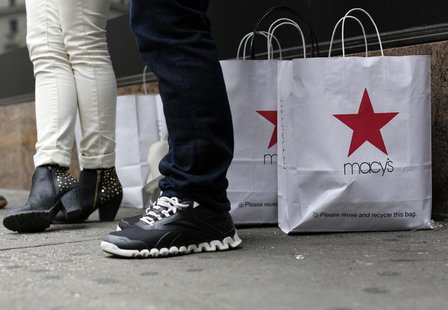 Customers stand outside Macy's store in New York, April 11, 2013. REUTERS/Brendan McDermid Customers stand outside Macy's store in New York, April 11, 2013. REUTERS/Brendan McDermid