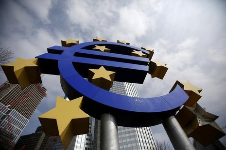 The Euro currency sign is seen in front of the European Central Bank (ECB) headquarters in Frankfurt April 4, 2013. REUTERS/Lisi Niesner The Euro currency sign is seen in front of the European Central Bank (ECB) headquarters in Frankfurt April 4, 2013. REUTERS/Lisi Niesner