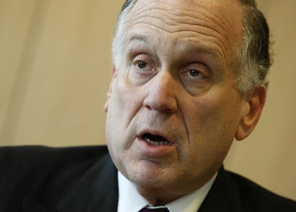 Ronald S. Lauder president of the World Jewish Congress speaks during a news conference in Bern April 29, 2008. REUTERS/Pascal Lauener Ronald S. Lauder president of the World Jewish Congress speaks during a news conference in Bern April 29, 2008. REUTERS/Pascal Lauener
